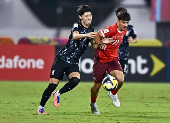 Switzerland v Republic of Korea : Group F - FIFA U-17 World Cup Qatar 2025 Scherrer Nevio of Switzerland and Hyeonbin Koo of Republic of Korea in action during the FIFA U-17 World Cup Qatar 2025 Group F match between Switzerland and Republic of Korea in Doha, Qatar, on November 7, 2025. DOHA Qatar Copyright: xNOUSHADx