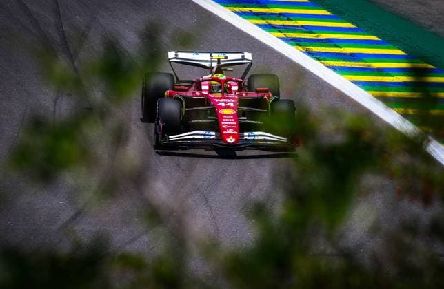 Primeiro dia de treinos para GP Brasil F1 SaO PAULO, SP - 07.11.2025: PRIMEIRO DIA DE TREINOS PARA GP BRASIL F1 - First day of practice this Friday (07) for the Formula 1 Brazilian Grand Prix in Sao Paulo, which will take place this weekend at the JosÃ Carlos Pace racetrack in Interlagos, south of the capital of Sao Paulo. In the photo, the Scuderia Ferrari HP driver, Lewis Hamilton (44), in action during the free practice of the Formula 1 Sao Paulo GP, in Interlagos. (Photo: Aloisio Mauricio Fotoarena) x2837251x  AloisioxMauricio