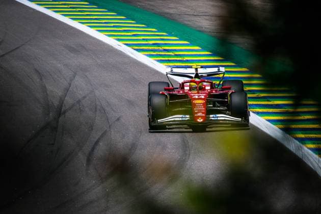 Primeiro dia de treinos para GP Brasil F1 SaO PAULO, SP - 07.11.2025: PRIMEIRO DIA DE TREINOS PARA GP BRASIL F1 - First day of practice this Friday (07) for the Formula 1 Brazilian Grand Prix in Sao Paulo, which will take place this weekend at the JosÃ Carlos Pace racetrack in Interlagos, south of the capital of Sao Paulo. In the photo, the Scuderia Ferrari HP driver, Lewis Hamilton (44), in action during the free practice of the Formula 1 Sao Paulo GP, in Interlagos. (Photo: Aloisio Mauricio Fotoarena) x2837269x  AloisioxMauricio