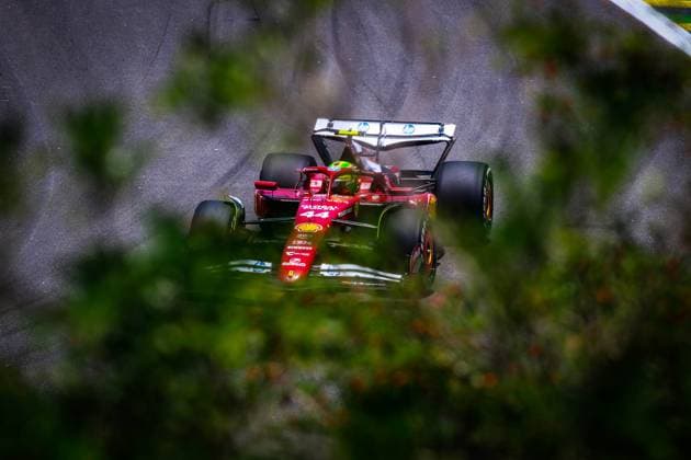 Primeiro dia de treinos para GP Brasil F1 SaO PAULO, SP - 07.11.2025: PRIMEIRO DIA DE TREINOS PARA GP BRASIL F1 - First day of practice this Friday (07) for the Formula 1 Brazilian Grand Prix in Sao Paulo, which will take place this weekend at the JosÃ Carlos Pace racetrack in Interlagos, south of the capital of Sao Paulo. In the photo, the Scuderia Ferrari HP driver, Lewis Hamilton (44), in action during the free practice of the Formula 1 Sao Paulo GP, in Interlagos. (Photo: Aloisio Mauricio Fotoarena) x2837270x  AloisioxMauricio