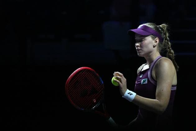 WTA, Tennis Damen Finals 2025 - Day 7 RIYADH, SAUDI ARABIA - NOVEMBER 07: Jessica Pegula (not seen) of United States and Elena Rybakina of Kazakhstan compete during their Singles semi-final match on day seven of the WTA Finals Riyadh as part of the Hologic WTA Tour 2025 at King Saud University Indoor Arena on November 07, 2025 in Riyadh, Saudi Arabia. Artur Widak Anadolu Riyadh Saudi Arabia. Editorial use only. Please get in touch for any other usage.  Copyright: x2025xAnadoluxArturxWidakx