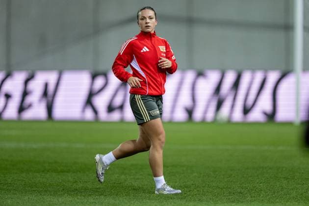 Lisa Heiseler 1 FC Union Berlin, 07 beim Aufwaermen GER, FC Bayern Muenchen Frauen vs 1 FC Union Berlin, Football, Google Pixel Frauen Bundesliga, 10 Spieltag, Saison 2025 2026, 07 11 2025 DFL DFB REGULATIONS PROHIBIT ANY USE OF PHOTOGRAPHS as IMAGE SEQUENCES and or QUASI VIDEO GER, FC Bayern Muenchen Frauen vs 1 FC Union Berlin, Football, Google Pixel Frauen Bundesliga, 10 Spieltag, Saison 2025 2026, 07 11 2025 Muenchen Copyright: xEibner-Pressefoto HeikexFeinerx EP_HFR