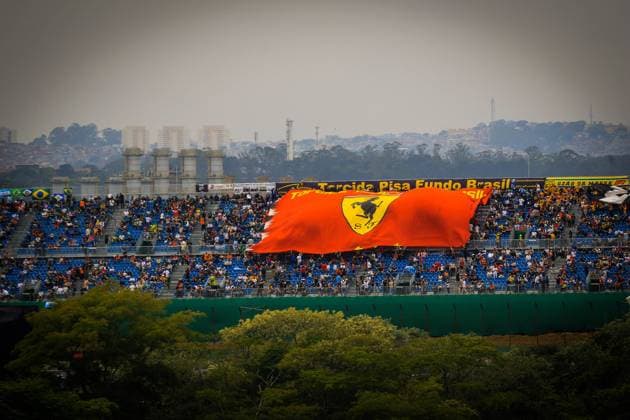 Primeiro dia de treinos para GP Brasil F1 SaO PAULO, SP - 07.11.2025: PRIMEIRO DIA DE TREINOS PARA GP BRASIL F1 - First day of practice this Friday (07) for the Brazilian Formula 1 Grand Prix in Sao Paulo, which will take place this weekend at the JosÃ Carlos Pace racetrack in Interlagos, south of the city of Sao Paulo. In the photo, Ferrari fans during practice at Interlagos. (Photo: Aloisio Mauricio Fotoarena) x2837294x  AloisioxMauricio