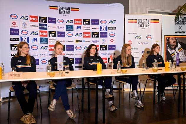 2025 UEC Cyclo-Cross EC - Media Activities MIDDELKERKE, BELGIUM - NOVEMBER 07 : Verdonschot Laura (BEL), Norbert Riberolle Marion (BEL), Brouwers Julie (BEL), Crabbe Kiona (BEL) and Peeters Jinse (BEL) talking to the press during a press conference, PK, Pressekonferenz prior to the 2025 UEC Cyclo-Cross European Championships on November 07, 2025 in Middelkerke, Belgium, 07 11 2025 Middelkerke Belgium  Copyright: xNicoxVereeckenx