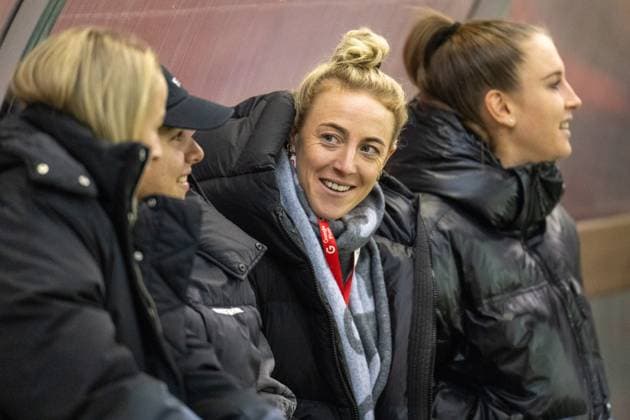 Carolin Simon 30 FC Bayern Muenchen Frauen auf der Bank, FC Bayern Frauen Muenchen 1 FC Union Berlin, Google Pixel Frauenbundesliga, 10 Spieltag, 07 11 25 DFB regulations prohibit any use of photographs as image sequences and or quasi video kolbert press Muenchen Bayern Germany Copyright: xkolbert-press UlrichxGamelx