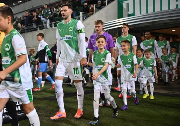 07 11 2025 Soccer Season 2025 2026 2 Soccer Bundesliga 12 Matchday SpVgg Greuther Fürth Kleeblatt Preußen Münster Sportfoto Zink xwoxzix DFL regulations prohibit any use of photographs as image sequences and or quasi video only for editorial use Branimir Hrgota 10, SpVgg Greuther Fürth and Team Team runs in
