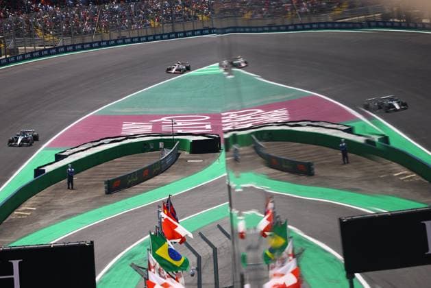 07.11.2025, Autodromo Jose Carlos Pace, Interlagos, Formula 1 MSC Cruises Grande Premio de Sao Paulo 2025 , im Bild George Russell (GBR), Mercedes-AMG Petronas Formula One Team, Oliver Bearman (GBR), MoneyGram Haas F1 Team (Photo by Hasan Bratic DeFodi Images) 07 11 2025, Autodromo Jose Carlos Pace, Interlagos, Formula 1 MSC Cruises Grande Premio de Sao Paulo 2025 , in the picture George Russell GBR , Mercedes AMG Petronas Formula One Team, Oliver Bearman GBR , MoneyGram Haas F1 Team Photo by Hasan Bratic DeFodi Images