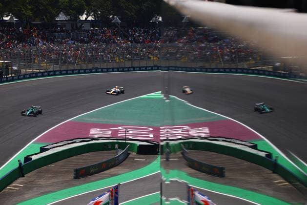 Formula 1 MSC Cruises Grande Premio de Sao Paulo 2025 07 11 2025, Autodromo Jose Carlos Pace, Interlagos, Formula 1 MSC Cruises Grande Premio de Sao Paulo 2025 , pictured Lance Stroll CAN , Aston Martin Aramco Cognizant Formula One Team, Liam Lawson NZL , Visa Cash App RB Formula One Team nordphotoxGmbHx xBratic nph00250