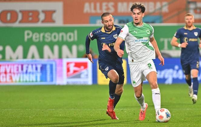 07 11 2025 Soccer Season 2025 2026 2 Soccer Bundesliga 12 Matchday SpVgg Greuther Fürth Kleeblatt Preußen Münster Sportfoto Zink MeZi xmexzix DFL regulations prohibit any use of photographs as image sequences and or quasi video only for editorial use Reno Münz Muenz 5, SpVgg Greuther Fürth vor Rico Preißinger Preissinger 21, Preußen Münster