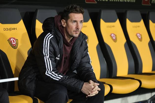 07 11 2025 Soccer Season 2025 2026 2 Soccer Bundesliga 12 Matchday SG Dynamo Dresden SGD 1 FC Nuremberg FCN Club Sportfoto Zink DaMa xdaxmax DFL regulations prohibit any use of photographs as image sequences and or quasi video only for editorial use Miroslav Miro Klose Trainer 1 FC Nuremberg FCN pensive on bench