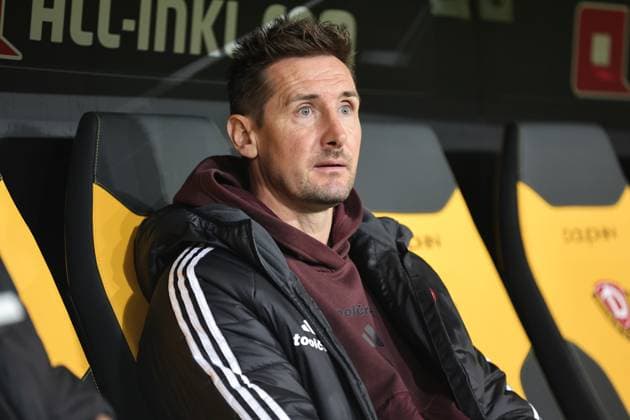07 11 2025 Soccer Season 2025 2026 2 Soccer Bundesliga 12 Matchday SG Dynamo Dresden SGD 1 FC Nuremberg FCN Club Sportfoto Zink DaMa xdaxmax DFL regulations prohibit any use of photographs as image sequences and or quasi video only for editorial use Miroslav Miro Klose Trainer 1 FC Nuremberg FCN nachdenklich