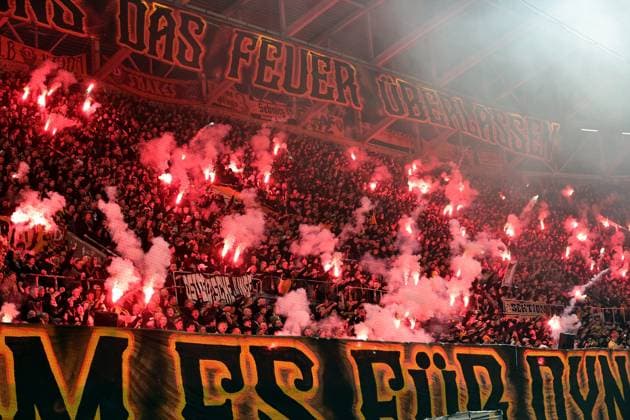 07 11 2025 Soccer Season 2025 2026 2 Soccer Bundesliga 12 Matchday SG Dynamo Dresden SGD 1 FC Nuremberg FCN Club Sportfoto Zink DaMa xdaxmax DFL regulations prohibit any use of photographs as image sequences and or quasi video only for editorial use Symbolbild Symbolfoto Feature Impression Pyrotechnik Pyro Bengalfackeln Bengalfackeln Rauch der Zuschauer Publikum Fans von Dynamo Dresden