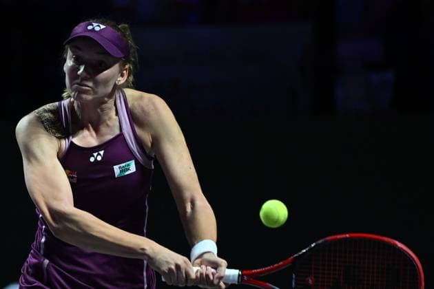 2025 WTA, Tennis Damen Finals RIYADH, SAUDI ARABIA - NOVEMBER 7: Elena Rybakina of Kazakhstan plays against Jessica Pegula (not seen) of the United States in the first semifinal on Day 7 of the 2025 WTA Finals, part of the Hologic WTA Tour, at King Saud University Indoor Arena in Riyadh, Saudi Arabia, on November 7, 2025. Artur Widak Anadolu Riyadh Saudi Arabia. Editorial use only. Please get in touch for any other usage.  Copyright: x2025xAnadoluxArturxWidakx