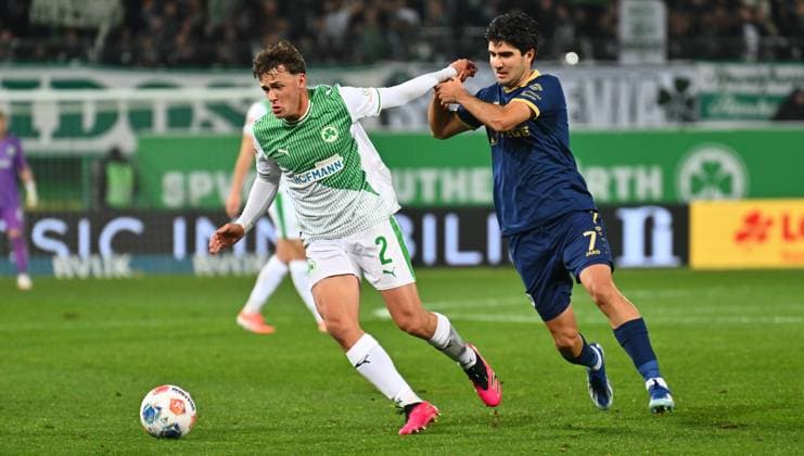 07 11 2025 Soccer Season 2025 2026 2 Soccer Bundesliga 12 Matchday SpVgg Greuther Fürth Kleeblatt Preußen Münster Sportfoto Zink xwoxzix DFL regulations prohibit any use of photographs as image sequences and or quasi video only for editorial use Lukas Reich 2, SpVgg Greuther Fürth Zidan Sertdemir 7, Preußen Münster