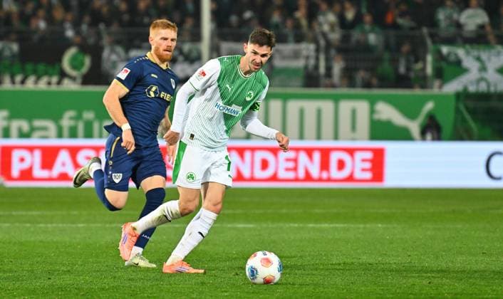 07 11 2025 Soccer season 2025 2026 2 Soccer Bundesliga 12 Matchday SpVgg Greuther Fürth Kleeblatt Preußen Münster Sportfoto Zink xwoxzix DFL regulations prohibit any use of photographs as image sequences and or quasi video only for editorial use Mikkel Kirkeskov Andersen 2, Preußen Münster Branimir Hrgota 10, SpVgg Greuther Fürth