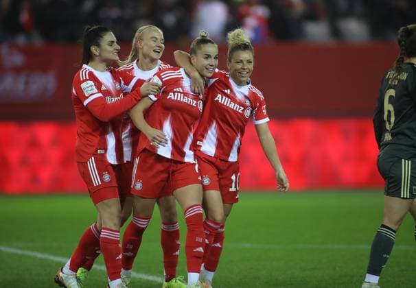 Soccer, Women, Google Pixel Women Bundesliga, Matchday 10, Season 2025 2026, FC Bayern München 1 FC Union Berlin, Campus 3 0 by Giulia Gwinn FC Bayern München , Goal, Cheering, with Linda Dallmann FC Bayern München re