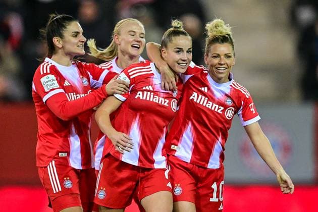 from left Jovana DAMNJANOVIC FC Bayern Muenchen, FCB, 9 Pernille HARDER FC Bayern Muenchen, FCB, 21 Giulia GWINN FC Bayern Muenchen, FCB, 7 Linda DALLMANN FC Bayern Muenchen, FCB, 10 with goal celebration, jubilation, goal celebration, celebrate the goal, goal, celebration, Celebration of the goal to 3 0 by Giulia GWINN FC Bayern Muenchen, FCB, 7 , optimistic, Action, Action, 07 11 2025, Munich Germany , Soccer, Google Pixel Women Bundesliga, FC Bayern München 1 FC Union Berlin, DFB DFL REGULATIONS PROHIBIT ANY USE OF PHOTOGRAPHS AS IMAGE SEQUENCES AND OR QUASI VIDEO xslx
