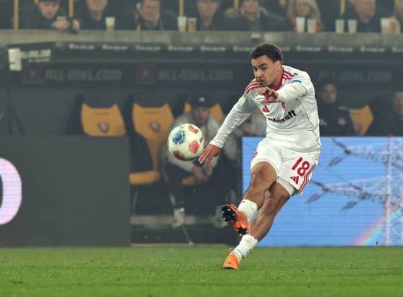 07 11 2025 Soccer Season 2025 2026 2 Soccer Bundesliga 12 Matchday SG Dynamo Dresden SGD 1 FC Nuremberg FCN Club Sportfoto Zink DaMa xdaxmax DFL regulations prohibit any use of photographs as image sequences and or quasi video only for editorial use Rafael Lubach 18, 1 FC Nuremberg FCN with shot on goal