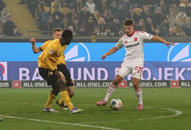 07 11 2025 Soccer Season 2025 2026 2 Soccer Bundesliga 12 Matchday SG Dynamo Dresden SGD 1 FC Nuremberg FCN Club Sportfoto Zink DaMa xdaxmax DFL regulations prohibit any use of photographs as image sequences and or quasi video only for editorial use Kofi Amoako 6, SG Dynamo Dresden SGD Finn Ole Becker 25, 1 FC Nuremberg FCN
