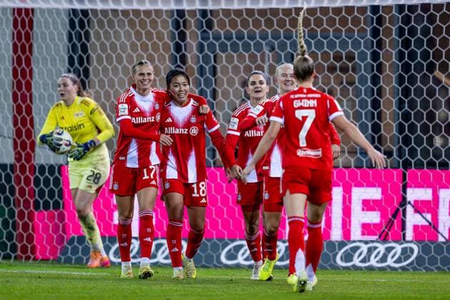 The Munich women here Klara Buehl FC Bayern Muenchen Frauen, 17 , Momoko Tanikawa FC Bayern Muenchen Frauen, 18 , Jovana Damnjanovic FC Bayern Muenchen Frauen, 09 and Giulia Gwinn FC Bayern Muenchen Frauen, 07 celebrate with Pernille Harder FC Bayern Muenchen Frauen, 21 their goal for 2 0 GER, FC Bayern Muenchen Frauen vs 1 FC Union Berlin, Football, Google Pixel Womens Bundesliga, Matchday 10, Season 2025 2026, 07 11 2025 DFL DFB REGULATIONS PROHIBIT ANY USE OF PHOTOGRAPHS as IMAGE SEQUENCES and or QUASI VIDEO GER, FC Bayern Muenchen Frauen vs 1 FC Union Berlin, Football, Google Pixel Womens Bundesliga, Matchday 10, Season 2025 2026, 07 11 2025 Muenchen Copyright: xEibner-Pressefoto HeikexFeinerx EP_HFR