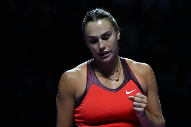 2025 WTA, Tennis Damen Finals RIYADH, SAUDI ARABIA - NOVEMBER 7: Aryna Sabalenka plays against Amanda Anisimova (not seen) of the United States in the second semifinal on Day 7 of the 2025 WTA Finals, part of the Hologic WTA Tour, at King Saud University Indoor Arena in Riyadh, Saudi Arabia, on November 7, 2025. Artur Widak Anadolu Riyadh Saudi Arabia. Editorial use only. Please get in touch for any other usage.  Copyright: x2025xAnadoluxArturxWidakx