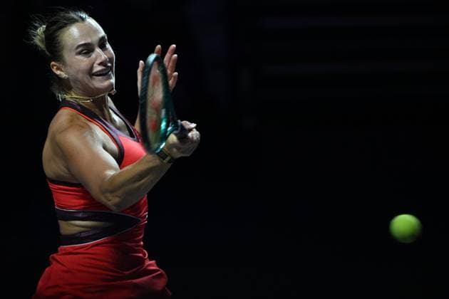 2025 WTA, Tennis Damen Finals RIYADH, SAUDI ARABIA - NOVEMBER 7: Aryna Sabalenka plays against Amanda Anisimova (not seen) of the United States in the second semifinal on Day 7 of the 2025 WTA Finals, part of the Hologic WTA Tour, at King Saud University Indoor Arena in Riyadh, Saudi Arabia, on November 7, 2025. Artur Widak Anadolu Riyadh Saudi Arabia. Editorial use only. Please get in touch for any other usage.  Copyright: x2025xAnadoluxArturxWidakx