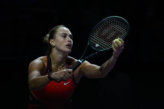 2025 WTA, Tennis Damen Finals RIYADH, SAUDI ARABIA - NOVEMBER 7: Aryna Sabalenka plays against Amanda Anisimova (not seen) of the United States in the second semifinal on Day 7 of the 2025 WTA Finals, part of the Hologic WTA Tour, at King Saud University Indoor Arena in Riyadh, Saudi Arabia, on November 7, 2025. Artur Widak Anadolu Riyadh Saudi Arabia. Editorial use only. Please get in touch for any other usage.  Copyright: x2025xAnadoluxArturxWidakx