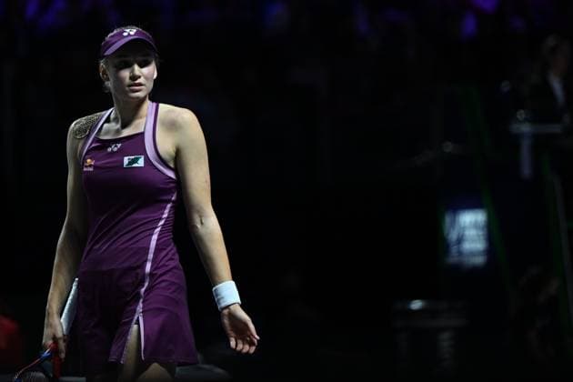 2025 WTA, Tennis Damen Finals RIYADH, SAUDI ARABIA - NOVEMBER 7: Elena Rybakina of Kazakhstan plays against Jessica Pegula (not seen) of the United States in the first semifinal on Day 7 of the 2025 WTA Finals, part of the Hologic WTA Tour, at King Saud University Indoor Arena in Riyadh, Saudi Arabia, on November 7, 2025. Artur Widak Anadolu Riyadh Saudi Arabia. Editorial use only. Please get in touch for any other usage.  Copyright: x2025xAnadoluxArturxWidakx