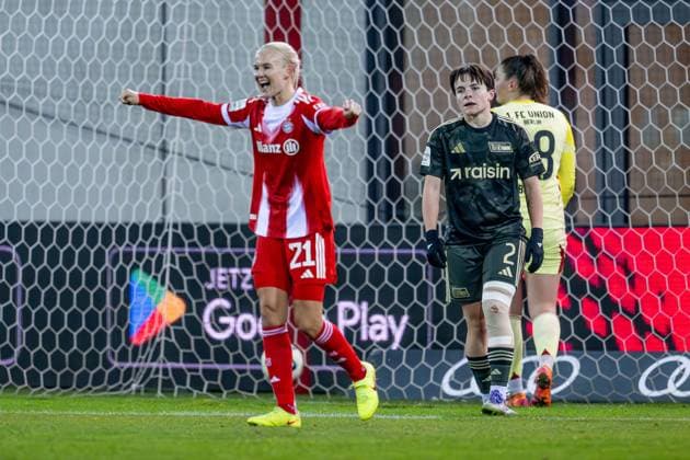Pernille Harder FC Bayern Muenchen Frauen, 21 celebrates the goal for 3 0 by Giulia Gwinn FC Bayern Muenchen Frauen, 07 not in picture, Tomke Schneider 1 FC Union Berlin, 02 and Nadine Boehi Goalkeeper, 1 FC Union Berlin, 28 are served GER, FC Bayern Muenchen Frauen vs 1 FC Union Berlin, Soccer, Google Pixel Frauen Bundesliga, 10 Spieltag, Saison 2025 2026, 07 11 2025 DFL DFB REGULATIONS PROHIBIT ANY USE OF PHOTOGRAPHS as IMAGE SEQUENCES and or QUASI VIDEO GER, FC Bayern Muenchen Frauen vs 1 FC Union Berlin, Fußball, Google Pixel Frauen Bundesliga, 10 Spieltag, Saison 2025 2026, 07 11 2025 Muenchen Copyright: xEibner-Pressefoto HeikexFeinerx EP_HFR
