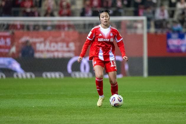 Momoko Tanikawa 18 FC Bayern Muenchen Frauen , FC Bayern Frauen Muenchen 1 FC Union Berlin, Google Pixel Frauenbundesliga, 10 Spieltag, 07 11 25 DFB regulations prohibit any use of photographs as image sequences and or quasi video kolbert press Muenchen Bayern Germany Copyright: xkolbert-press UlrichxGamelx