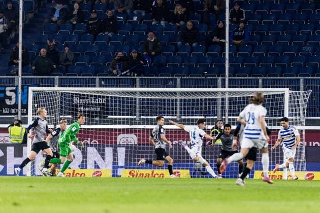3 Liga MSV Duisburg SV Waldhof Mannheim 07 11 2025 Conor Noß MSV Duisburg,14 shoots the 1 0 , goal 3 Liga, MSV Duisburg SV Waldhof Mannheim, Duisburg, schauinsland reisen arena am 7 11 2025 DFB REGULATIONS PROHIBIT ANY USE OF PHOTOGRAPHS AS IMAGE SEQUENCES AND OR QUASI VIDEO Copyright: xBEAUTIFULxSPORTS Wunderlx