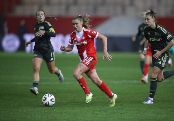 Soccer, Women, Google Pixel Womens Bundesliga, Matchday 10, Season 2025 2026, FC Bayern Munich 1 FC Union Berlin, Campus Georgia Stanway FC Bayern Munich with ball in attack