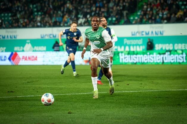 Noel Futkeu 9 Spvgg Greuther Fuerth in action, SpVgg Greuther Fuerth vs SC Preussen Muenster, Football, Men, DFL, 2 Bundesliga, Season 2025 2026, Sportpark Ronhof Thomas Sommer, Matchday 12, 07 11 2025 Fuerth Bayern Germany Copyright: xkolbert-press MartinxAgüerax
