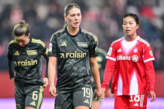 v li Celine Frank Union Berlin, 6 Samantha Steuerwald Union Berlin, 19 looking disappointed, disappointment, frustration, disappointed, pessimistic, Momoko TANAKINAWA FC Bayern Muenchen, FCB, 18 , 07 11 2025, München Deutschland , Fußball, Google Pixel Frauen Bundesliga, FC Bayern München 1 FC Union Berlin, DFB DFL REGULATIONS PROHIBIT ANY USE OF PHOTOGRAPHS AS IMAGE SEQUENCES AND OR QUASI VIDEO xslx