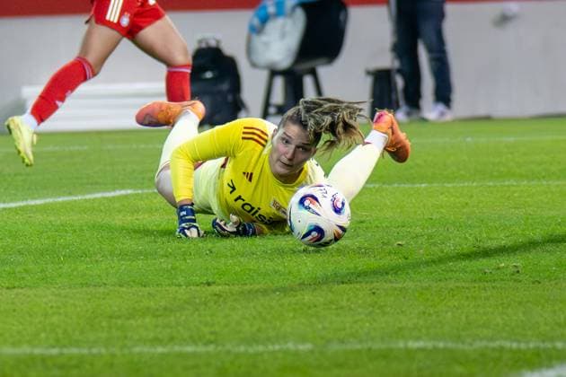 Nadine Boehi 28 Union Berlin in Action, FC Bayern Frauen Muenchen 1 FC Union Berlin, Google Pixel Frauenbundesliga, 10 Spieltag, 07 11 25 DFB regulations prohibit any use of photographs as image sequences and or quasi video kolbert press Muenchen Bayern Germany Copyright: xkolbert-press UlrichxGamelx