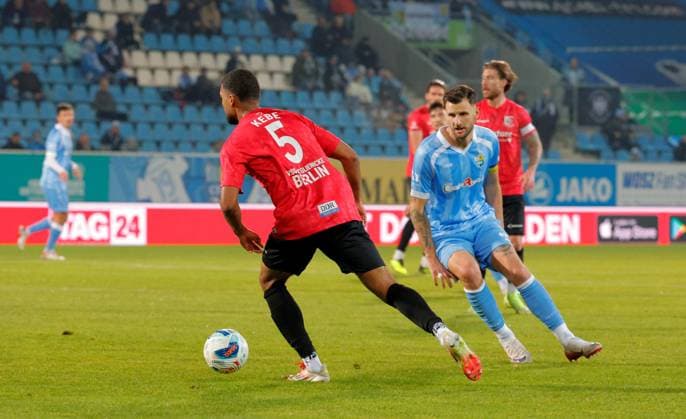 CFC vs VSG Altglienicke 07 11 2025, Chemnitz, eins Stadion An der Gellertstrasse, Sport, Fußball, Regionalliga Nordost, Saison 2025 2026, 15 Spieltag, CFC, CFC vs VSG Altglienicke vlnr David Kebe und Dejan Bozic Chemnitz Sachsen BRD