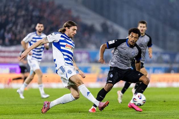 3 Liga MSV Duisburg SV Waldhof Mannheim 07 11 2025 duel Joshua Bitter MSV Duisburg, 29 , Samuel Abifade SV Waldhof Mannheim, 17 3 Liga, MSV Duisburg SV Waldhof Mannheim, Duisburg, schauinsland reisen arena am 7 11 2025 DFB REGULATIONS PROHIBIT ANY USE OF PHOTOGRAPHS AS IMAGE SEQUENCES AND OR QUASI VIDEO Copyright: xBEAUTIFULxSPORTS Wunderlx
