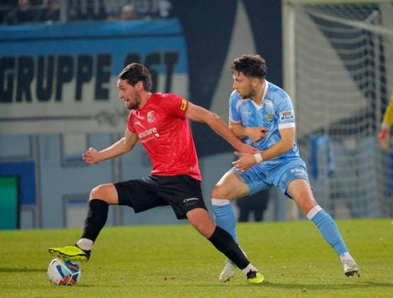 CFC vs VSG Altglienicke 07 11 2025, Chemnitz, eins Stadion An der Gellertstrasse, Sport, Fußball, Regionalliga Nordost, Saison 2025 2026, 15 Spieltag, CFC, CFC vs VSG Altglienicke vlnr Jonas Nietfeld und Tom Baumgart Chemnitz Sachsen BRD