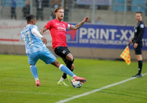 CFC vs VSG Altglienicke 07 11 2025, Chemnitz, eins Stadion An der Gellertstrasse, Sport, Fußball, Regionalliga Nordost, Saison 2025 2026, 15 Spieltag, CFC, CFC vs VSG Altglienicke vlnr Martial Ekui und Philip Türpitz Chemnitz Sachsen BRD