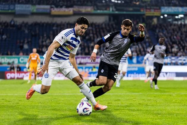 3 Liga MSV Duisburg SV Waldhof Mannheim 07 11 2025 duel Mert Göckan MSV Duisburg, 17 , Seyhan Yigit SV Waldhof Mannheim, 18 3 Liga, MSV Duisburg SV Waldhof Mannheim, Duisburg, schauinsland reisen arena am 7 11 2025 DFB REGULATIONS PROHIBIT ANY USE OF PHOTOGRAPHS AS IMAGE SEQUENCES AND OR QUASI VIDEO Copyright: xBEAUTIFULxSPORTS Wunderlx