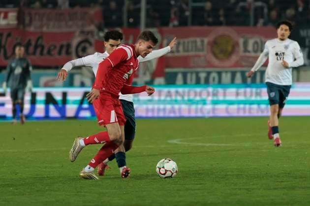 George Didoss Babelsberg, 17 , Fabrice Hartmann HFC, 11 , Hallescher FC vs SV Babelsberg 03, Soccer, RL Nordost, 15 Matchday, Season 2025 26, 07 11 2025 Halle Leuna Chemie Stadion ST Germany