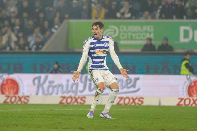 Duisburg, Germany, 07 11 25 Tim Heike MSV Duisburg gestures, gestures during the match of the 3 Liga MSV Duisburg against SV Waldhof Mannheim in the schauinsland reisen arena Duisburg schauinsland reisen arena North Rhine Westphalia Germany Copyright: xBrauer-Fotoagenturx xAdrianxSchlx