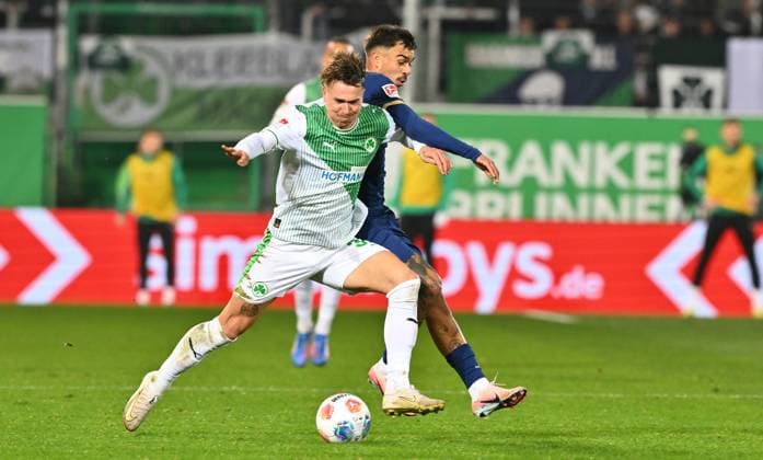 07 11 2025 Soccer Season 2025 2026 2 Soccer Bundesliga 12 Matchday SpVgg Greuther Fürth Kleeblatt Preußen Münster Sportfoto Zink xwoxzix DFL regulations prohibit any use of photographs as image sequences and or quasi video only for editorial use Felix Klaus 30, SpVgg Greuther Fürth Oliver Batista Meier 17, Preußen Münster