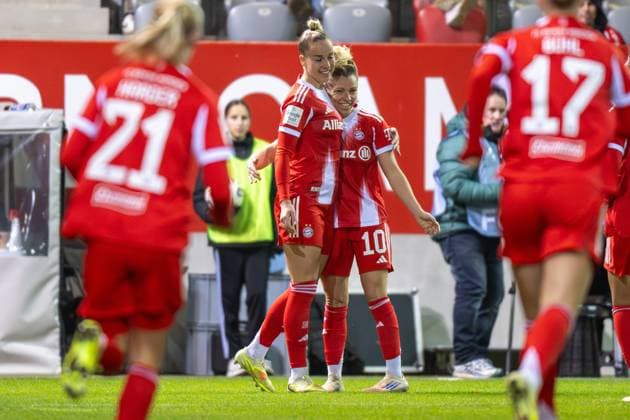 Goal celebration for 4 0 FC Bayern Women, Giulia Gwinn 7 FC Bayern Muenchen Women , Linda Dallmann 10 FC Bayern Muenchen Women , FC Bayern Women Muenchen 1 FC Union Berlin, Google Pixel Frauenbundesliga, 10 Spieltag, 07 11 25 DFB regulations prohibit any use of photographs as image sequences and or quasi video kolbert press Muenchen Bayern Germany Copyright: xkolbert-press UlrichxGamelx