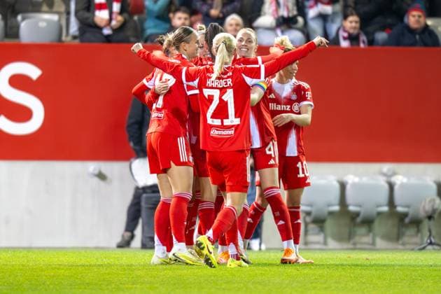 Goal celebration for 4 0 FC Bayern Frauen, Giulia Gwinn 7 FC Bayern Muenchen Frauen , FC Bayern Frauen Muenchen 1 FC Union Berlin, Google Pixel Frauenbundesliga, 10 Spieltag, 07 11 25 DFB regulations prohibit any use of photographs as image sequences and or quasi video kolbert press Muenchen Bayern Germany Copyright: xkolbert-press UlrichxGamelx