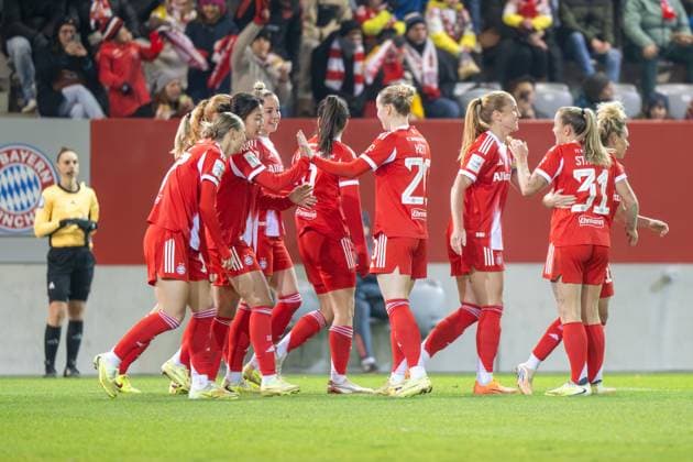 Goal celebration for 4 0 FC Bayern Frauen, Giulia Gwinn 7 FC Bayern Muenchen Frauen , FC Bayern Frauen Muenchen 1 FC Union Berlin, Google Pixel Frauenbundesliga, 10 Spieltag, 07 11 25 DFB regulations prohibit any use of photographs as image sequences and or quasi video kolbert press Muenchen Bayern Germany Copyright: xkolbert-press UlrichxGamelx