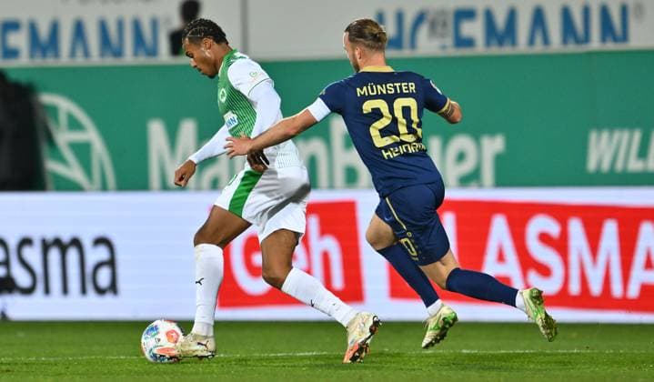 07 11 2025 Soccer Season 2025 2026 2 Soccer Bundesliga 12 Matchday SpVgg Greuther Fürth Kleeblatt Preußen Münster Sportfoto Zink xwoxzix DFL regulations prohibit any use of photographs as image sequences and or quasi video only for editorial use David Abrangao 40, SpVgg Greuther Fürth Jorrit Hendrix 20, Preußen Münster