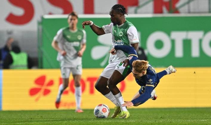 07 11 2025 Soccer Season 2025 2026 2 Soccer Bundesliga 12 Matchday SpVgg Greuther Fürth Kleeblatt Preußen Münster Sportfoto Zink xwoxzix DFL regulations prohibit any use of photographs as image sequences and or quasi video only for editorial use Noel Futkeu 9, SpVgg Greuther Fürth Luca Bolay 25, Preußen Münster