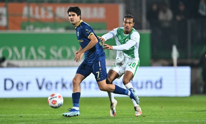 07 11 2025 Soccer Season 2025 2026 2 Soccer Bundesliga 12 Matchday SpVgg Greuther Fürth Kleeblatt Preußen Münster Sportfoto Zink xwoxzix DFL regulations prohibit any use of photographs as image sequences and or quasi video only for editorial use Zidan Sertdemir 7, Preußen Münster David Abrangao 40, SpVgg Greuther Fürth