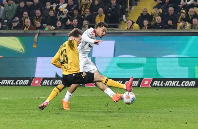 07 11 2025 Soccer Season 2025 2026 2 Soccer Bundesliga 12 Matchday SG Dynamo Dresden SGD 1 FC Nuremberg FCN Club Sportfoto Zink DaMa xdaxmax DFL regulations prohibit any use of photographs as image sequences and or quasi video only for editorial use Rafael Lubach 18, 1 FC Nuremberg FCN with goal shot gg Jan Hendrik Marx 26, SG Dynamo Dresden SGD